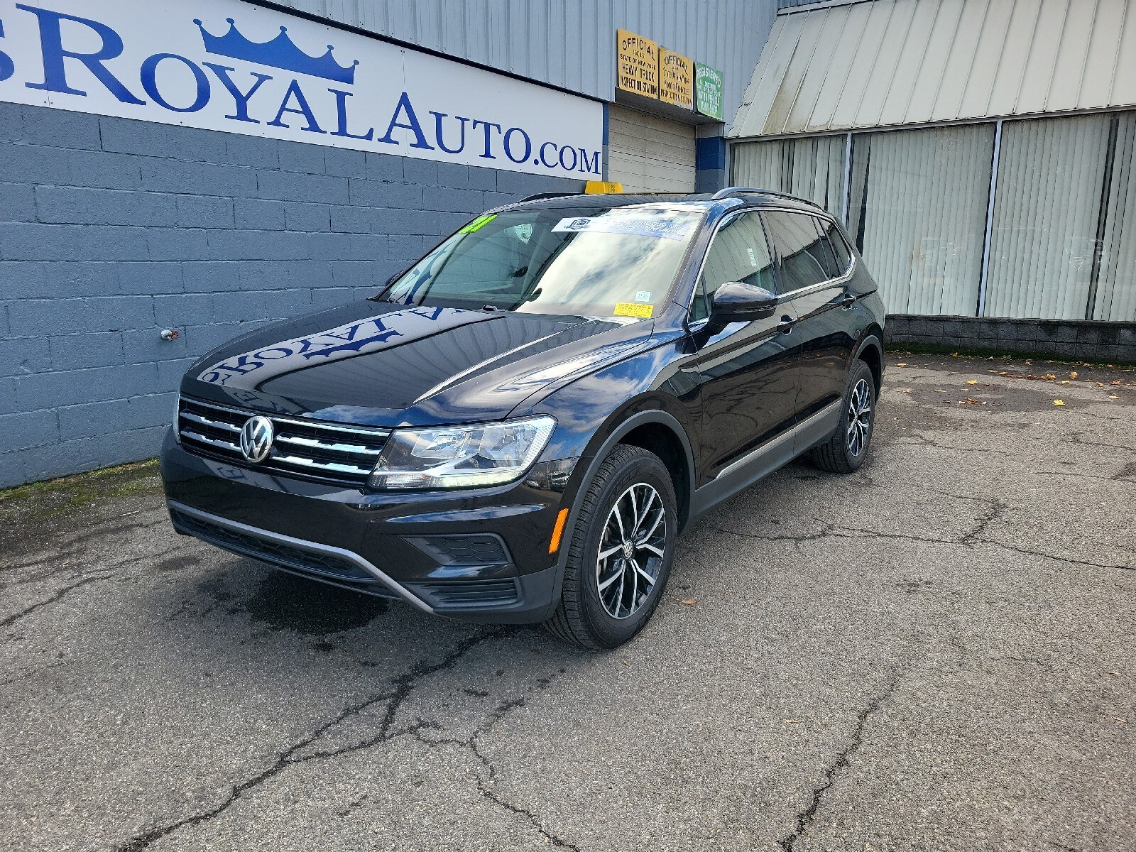 2021 Volkswagen Tiguan SE photo 2