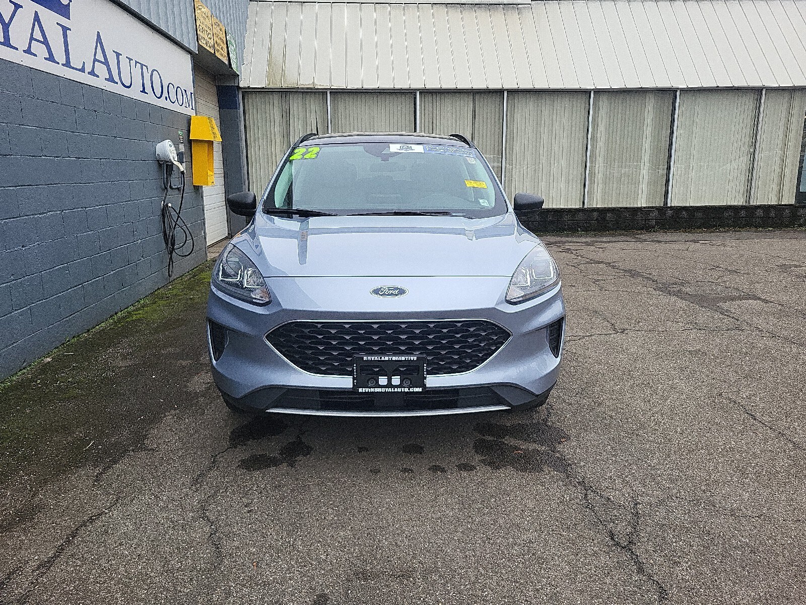 2022 Ford Escape SE photo 2