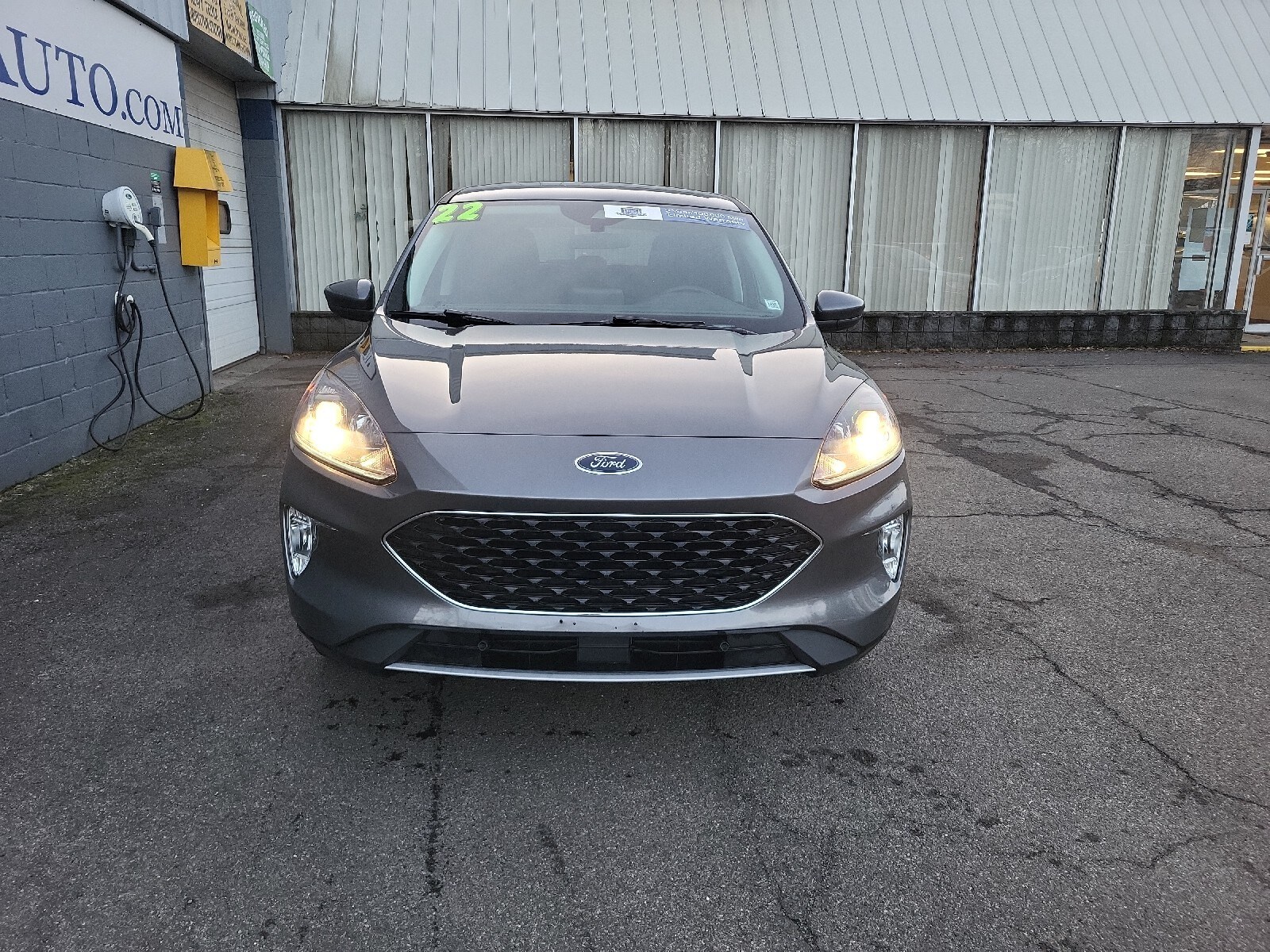 2022 Ford Escape SEL photo 2