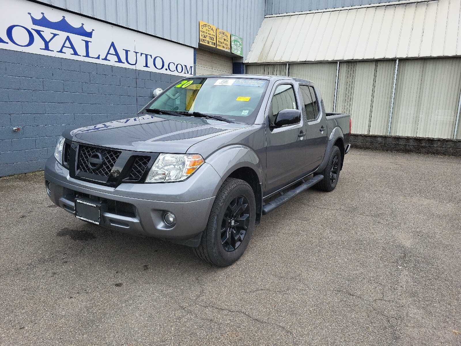 2020 Nissan Frontier SV photo 2