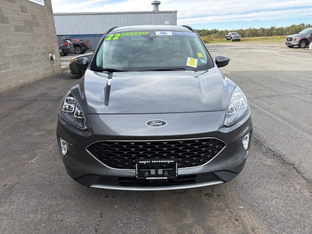 2022 Ford Escape Titanium Hybrid photo 3