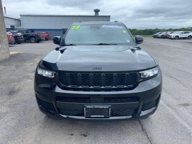 2023 Jeep Grand Cherokee Altitude photo 2