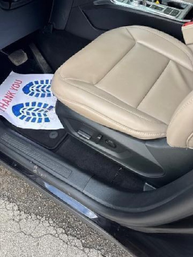 2024 Ford Explorer XLT photo 2