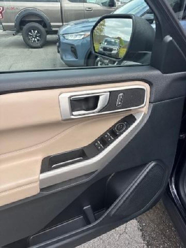 2024 Ford Explorer XLT photo 3