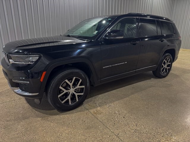 2024 Jeep Grand Cherokee Limited photo 3
