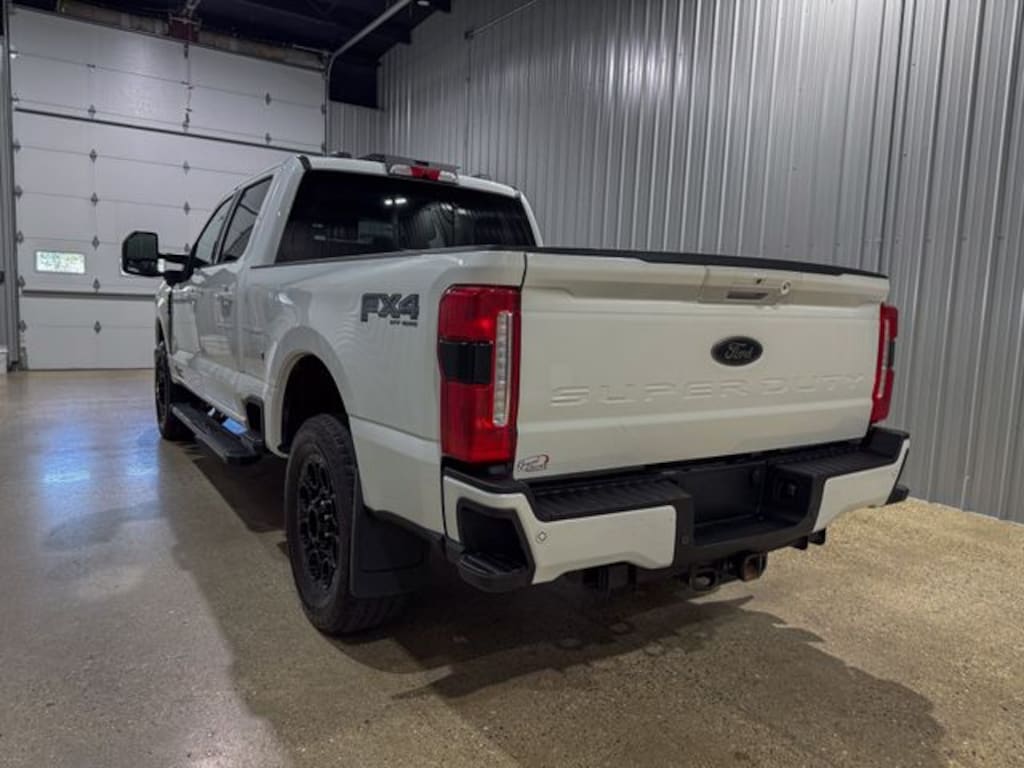 Used 2024 Ford F-250SD Lariat Truck