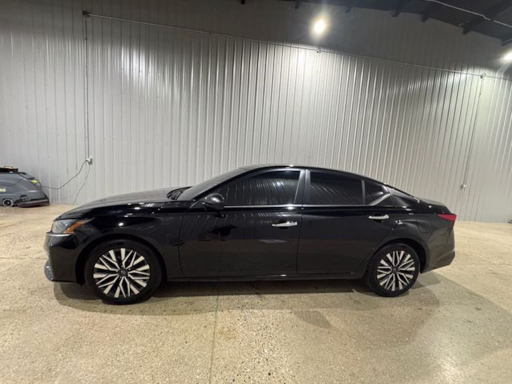 Used 2024 Nissan Altima 2.5 SV Sedan