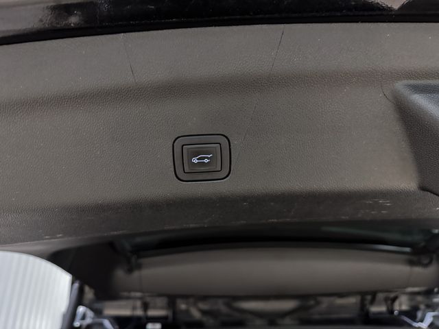 2024 Chevrolet Suburban RST - Photo 23