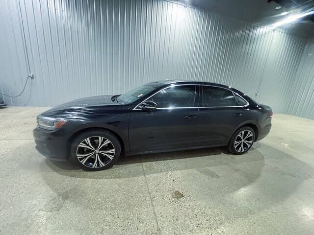 2020 Volkswagen Passat 2.0T SEL photo 2