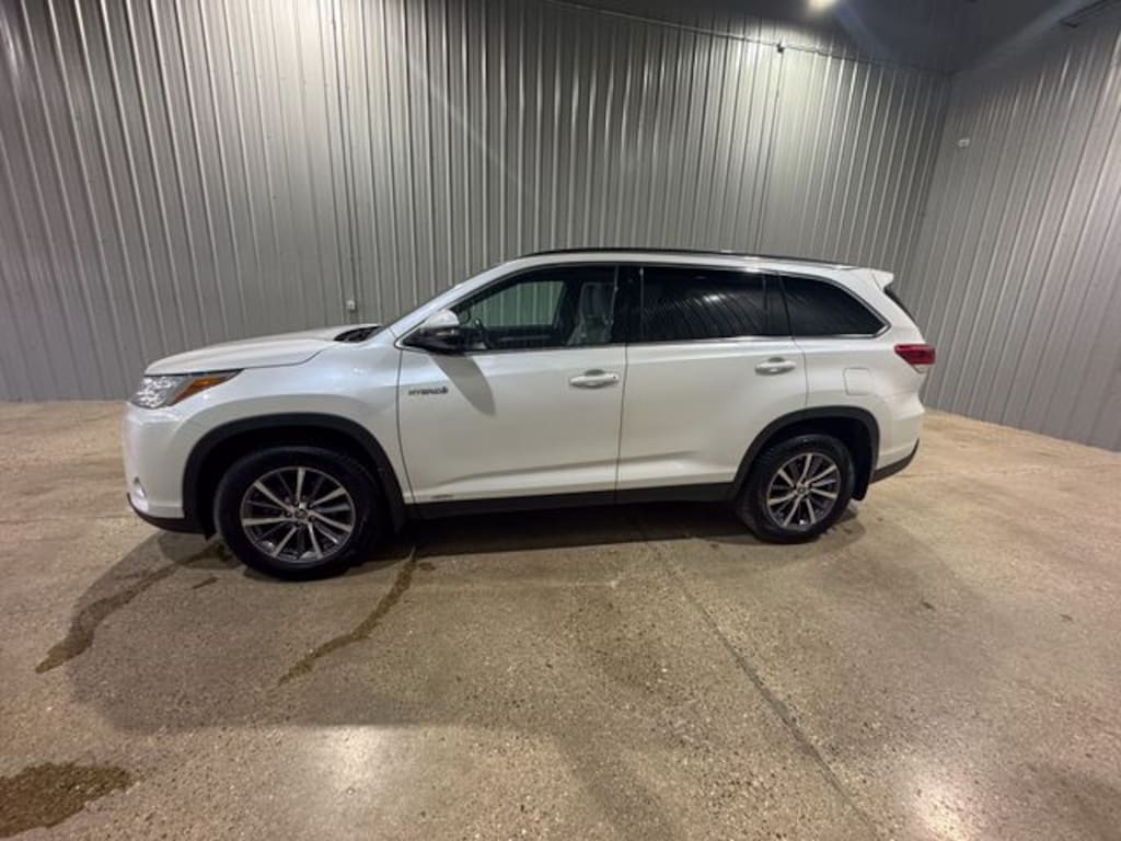 Used 2019 Toyota Highlander Hybrid XLE SUV