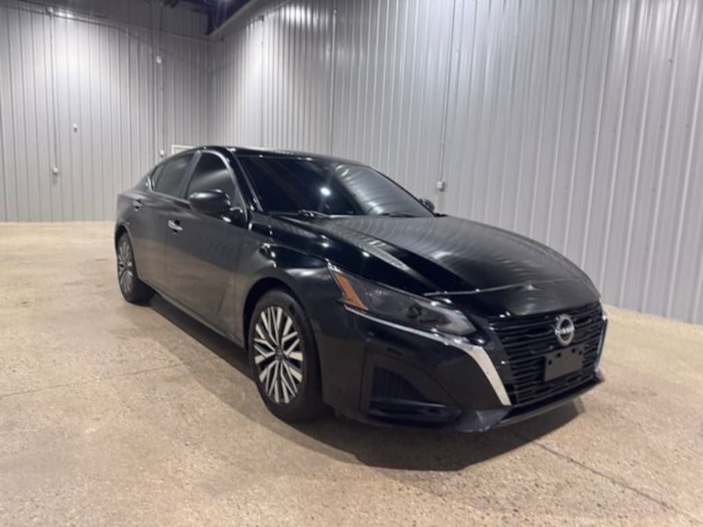 Used 2024 Nissan Altima 2.5 SV Sedan
