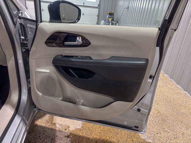 2024 Chrysler Pacifica Limited - Photo 25