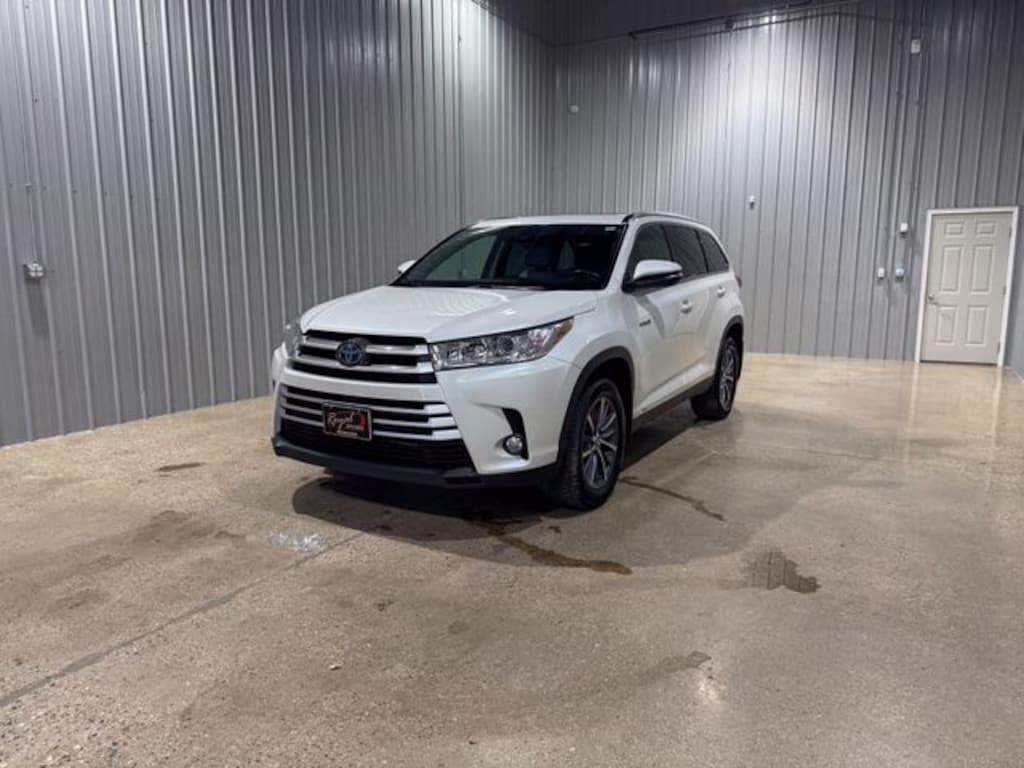 Used 2019 Toyota Highlander Hybrid XLE SUV