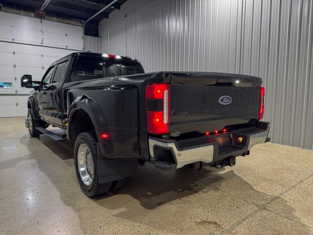 Used 2023 Ford F-450SD Lariat Truck