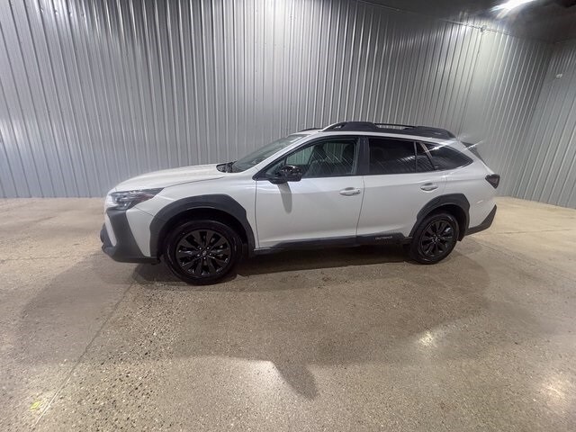 2023 Subaru Outback Onyx Edition photo 2