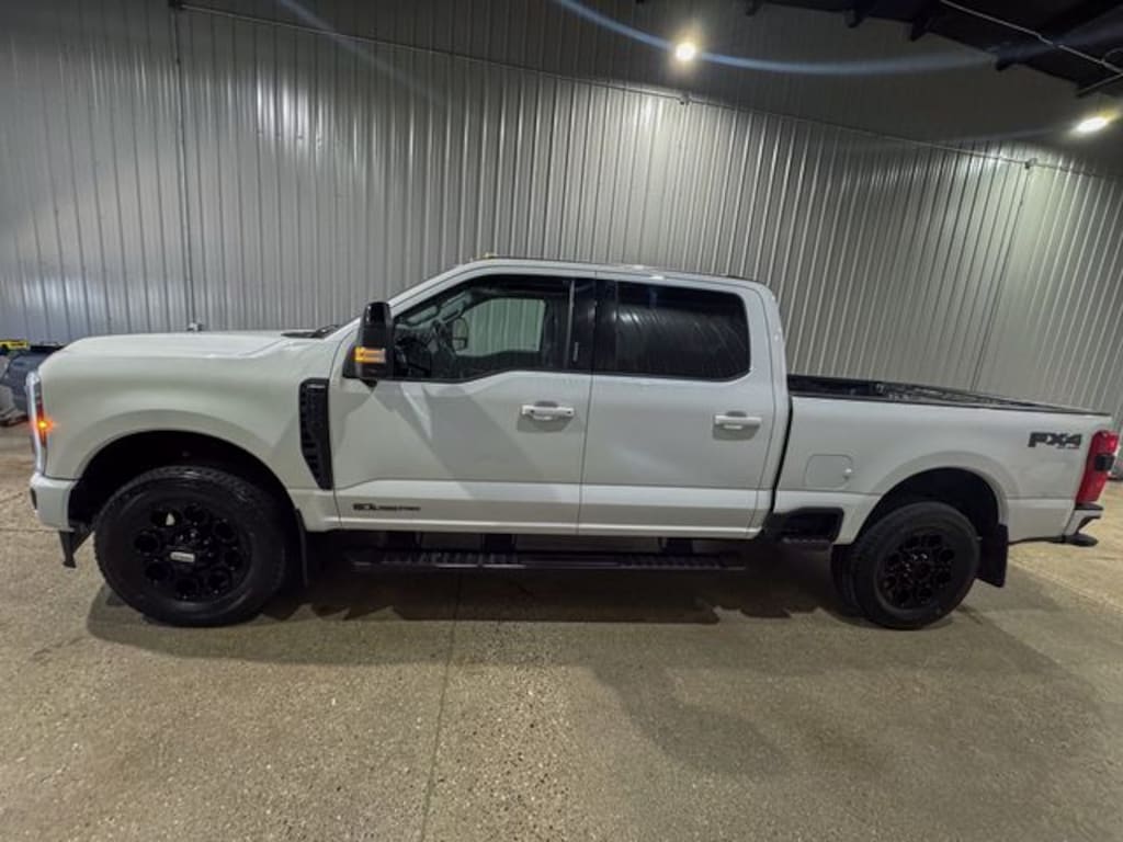 Used 2024 Ford F-250SD Lariat Truck