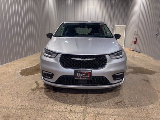 2024 Chrysler Pacifica Limited - Photo 9