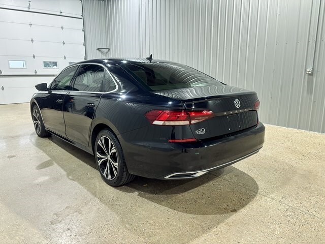 2020 Volkswagen Passat 2.0T SEL photo 3
