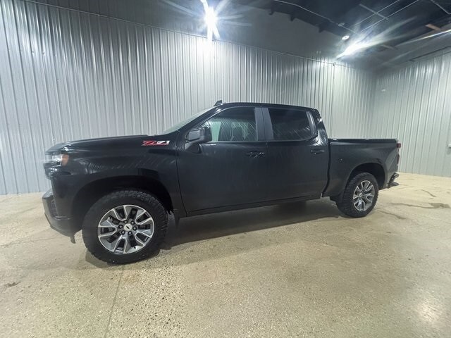 2021 Chevrolet Silverado RST photo 2