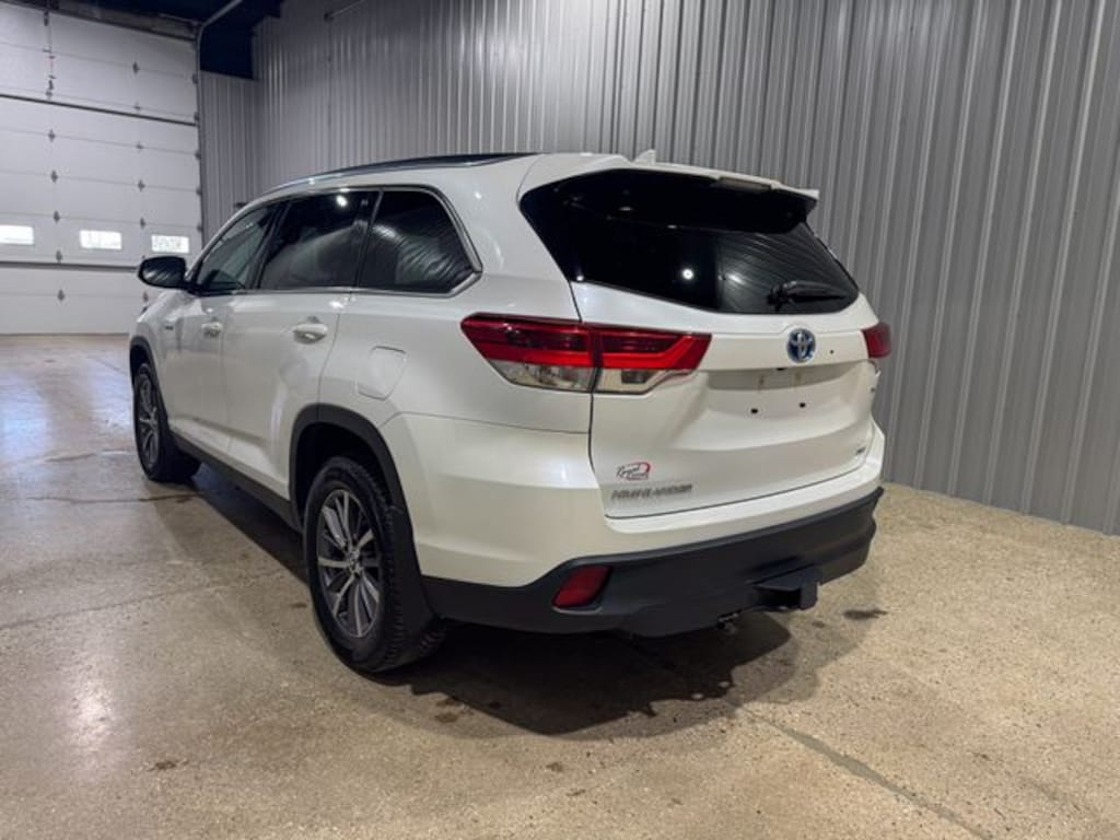 Used 2019 Toyota Highlander Hybrid XLE SUV