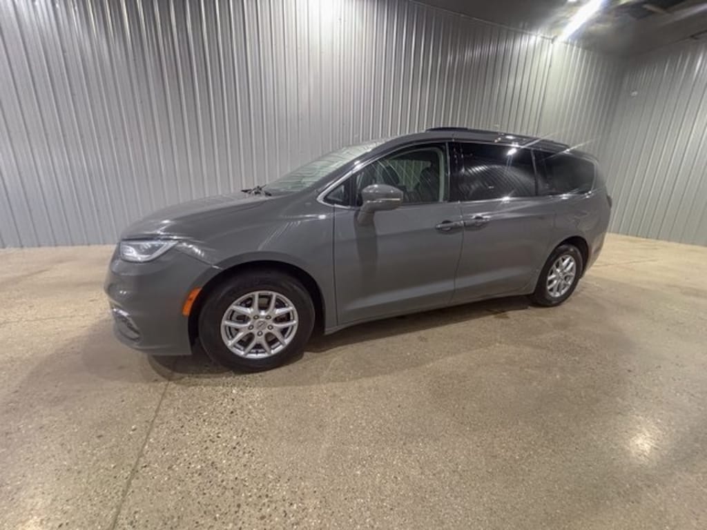 Used 2022 Chrysler Pacifica Touring L Minivan/Van