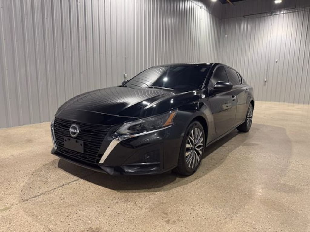 Used 2024 Nissan Altima 2.5 SV Sedan