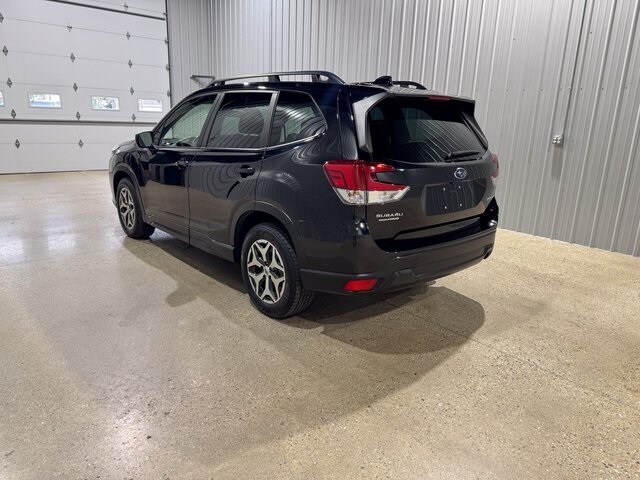 2022 Subaru Forester Premium photo 3