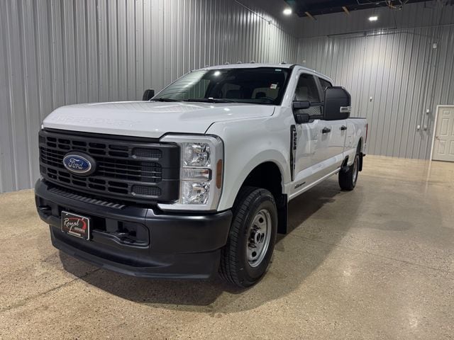 2025 Ford F-250 XL 4x4 Crew Cab 176 in's photo