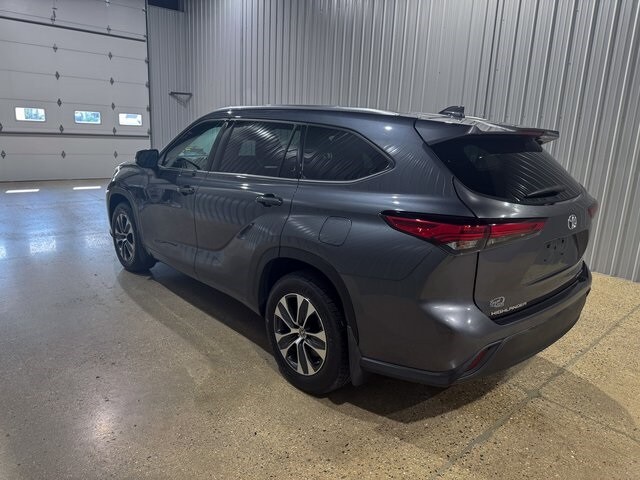 2020 Toyota Highlander XLE photo 3