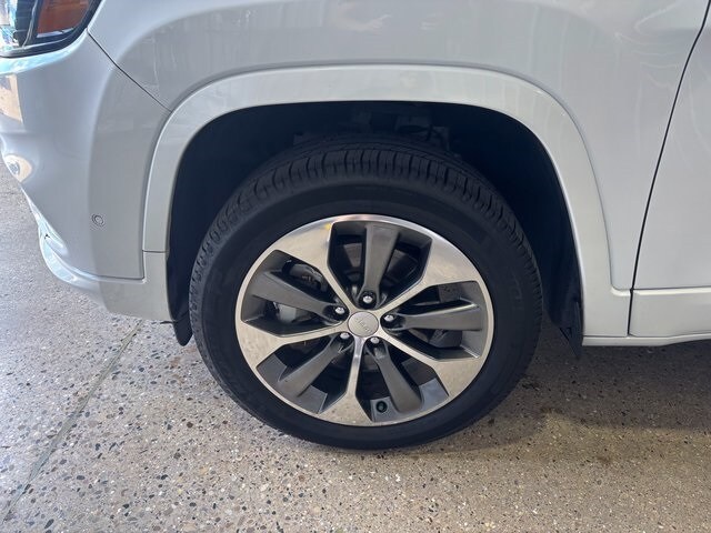 2019 Jeep Cherokee Overland photo 4
