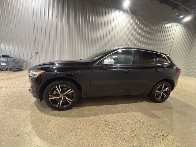 2018 Volvo XC60 T6 R-Design photo 2
