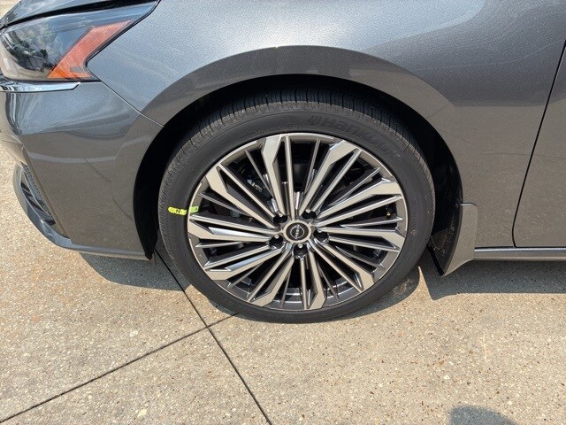 2025 Nissan Altima 2.5 SL photo 3