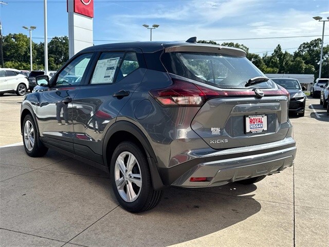 2025 Nissan Kicks Play S photo 2