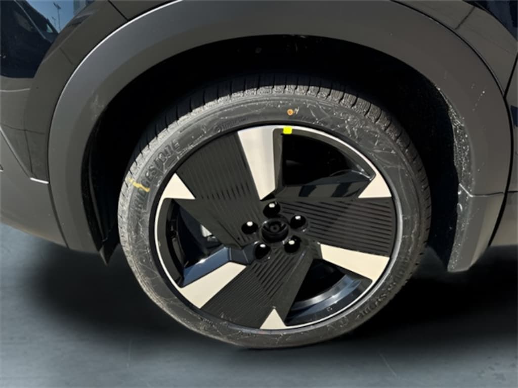 New 2025 Nissan Kicks SR SUV