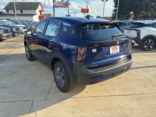 2026 Nissan Kicks S photo 3