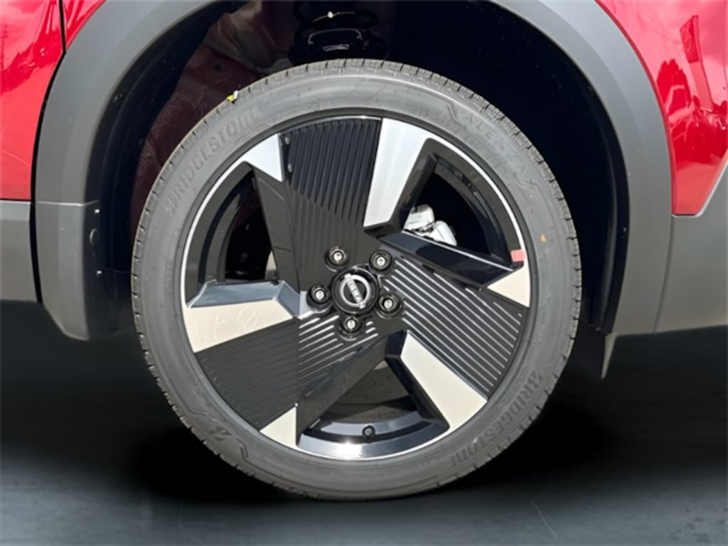 New 2025 Nissan Kicks SR SUV