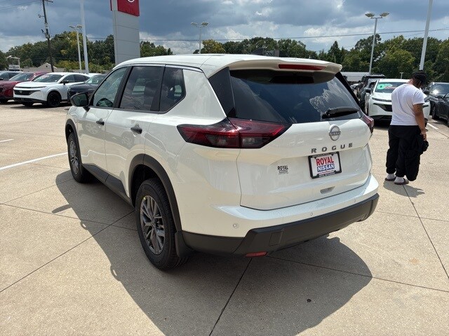 2026 Nissan Rogue S photo 4
