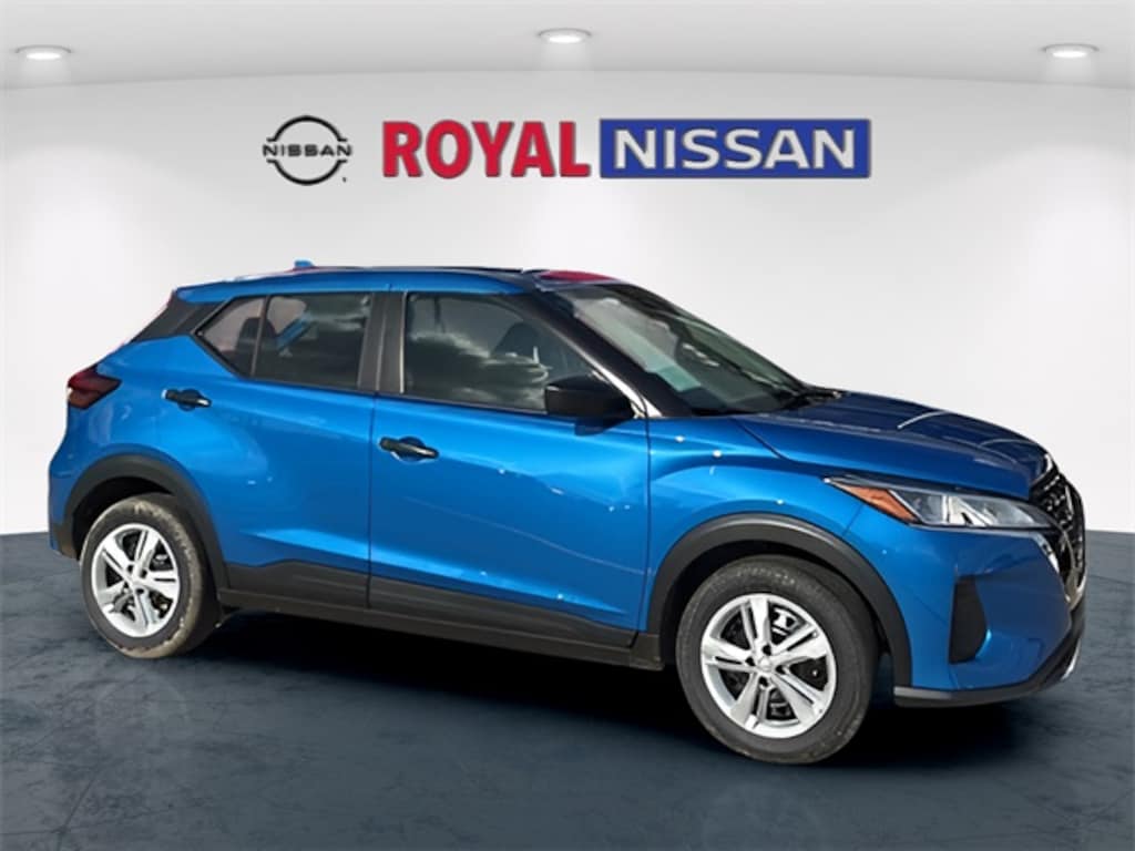 New 2025 Nissan Kicks Play S SUV