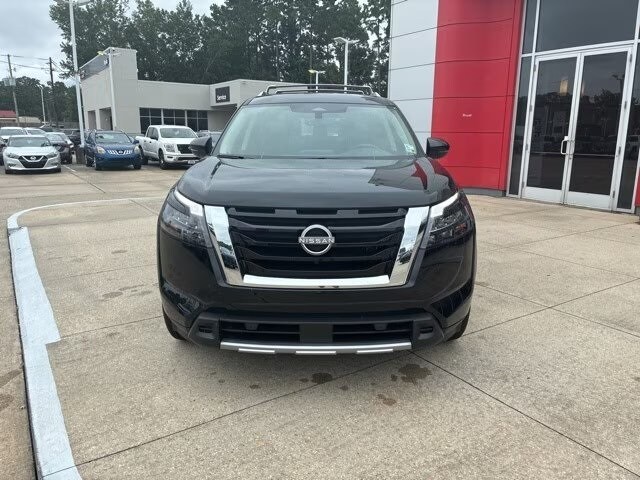 2025 Nissan Pathfinder SL photo 2