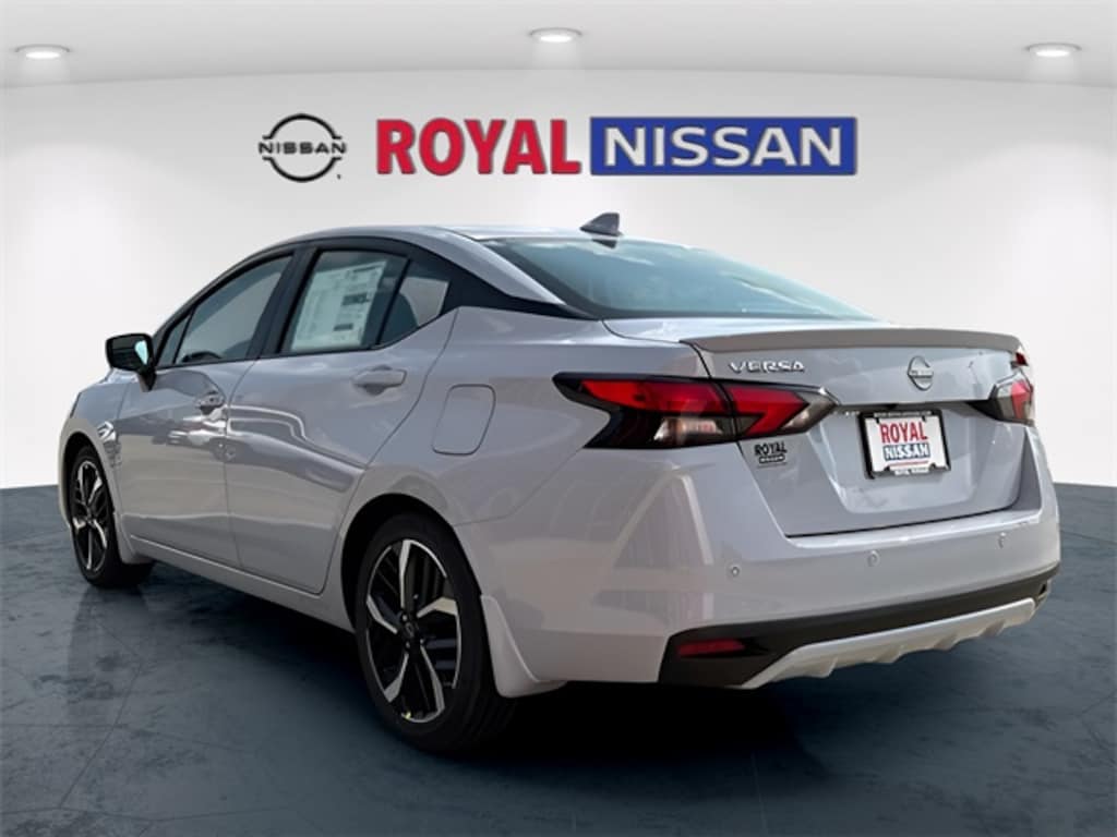 New 2025 Nissan Versa 1.6 SR Sedan