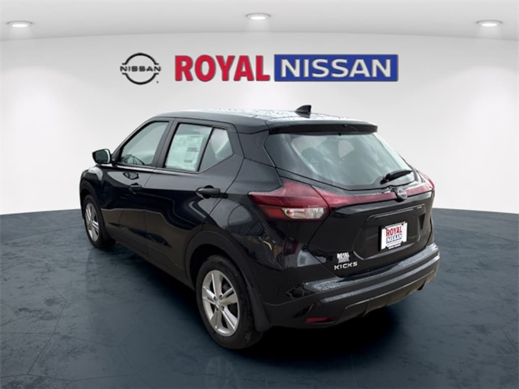 New 2025 Nissan Kicks Play S SUV