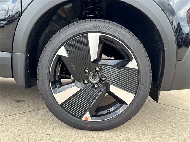 2025 Nissan Kicks SR photo 3