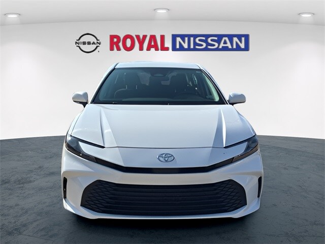 2025 Toyota Camry Hybrid SE photo 2