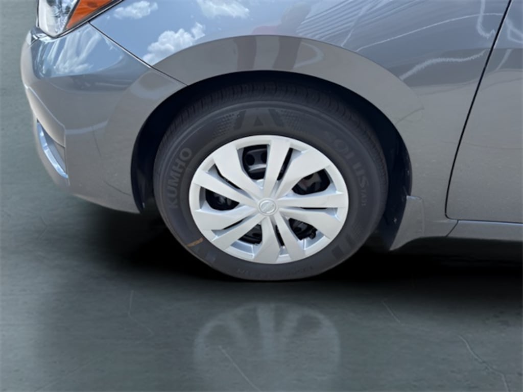 New 2025 Nissan Versa 1.6 S Sedan