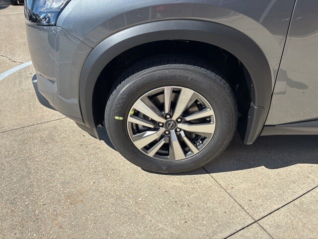 2025 Nissan Pathfinder SL photo 3