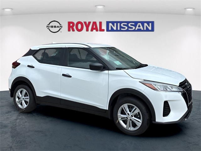 2025 Nissan KICKS PLAY Base