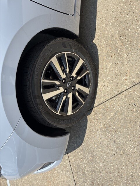 2025 Nissan Versa 1.6 SV photo 3