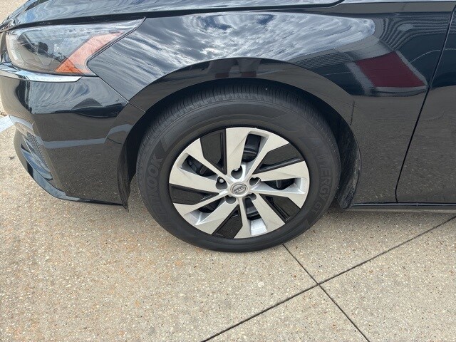 2025 Nissan Altima S photo 3