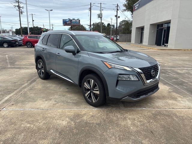 2022 Nissan Rogue SL's photo