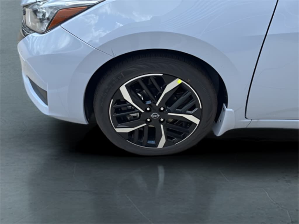 New 2025 Nissan Versa 1.6 SR Sedan
